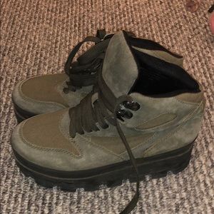 Jeffrey Campbell platform